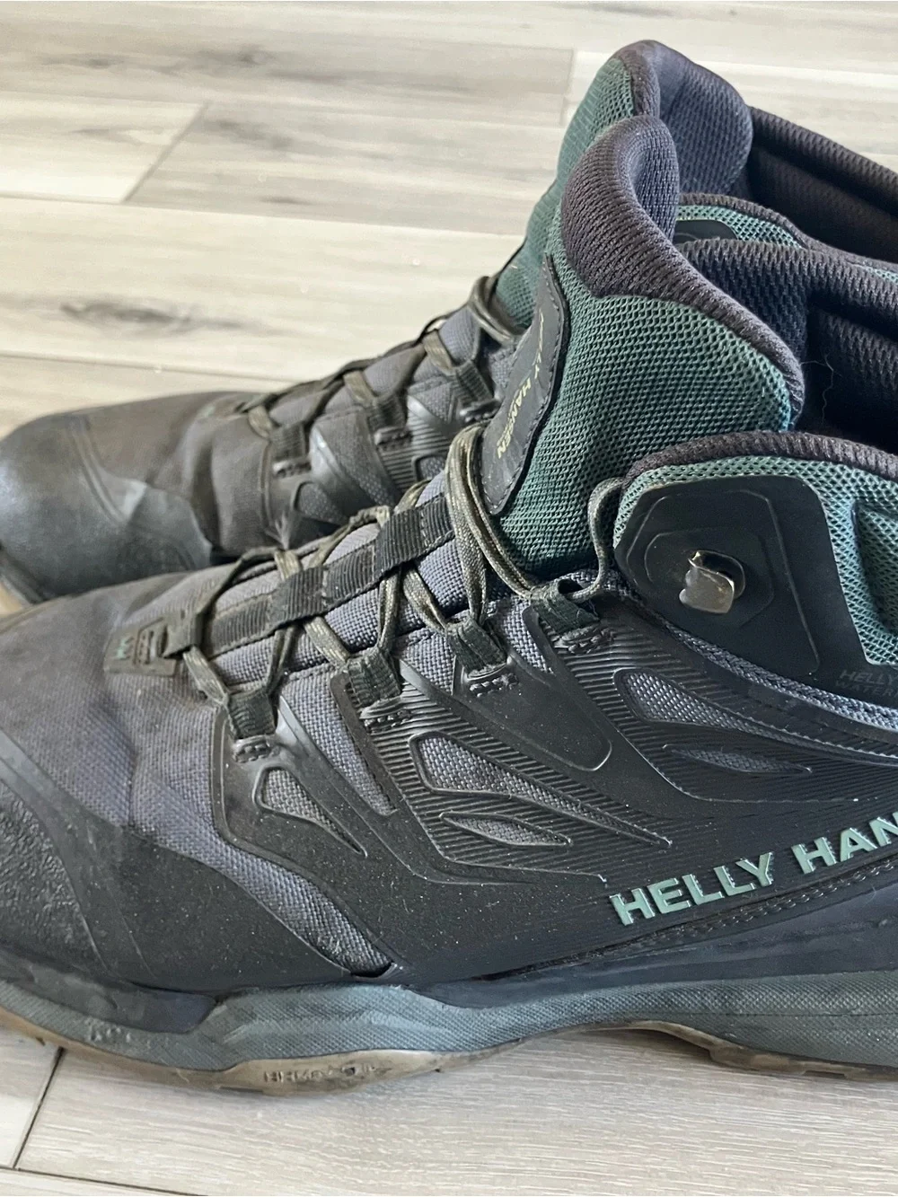 Helly Hansen Men’s Black and Teal Outdoor Boots